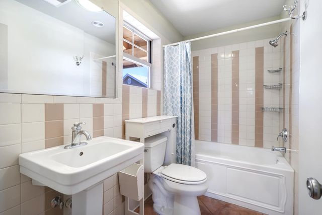 1852 Griegos Road NW, Albuquerque, NM 87107