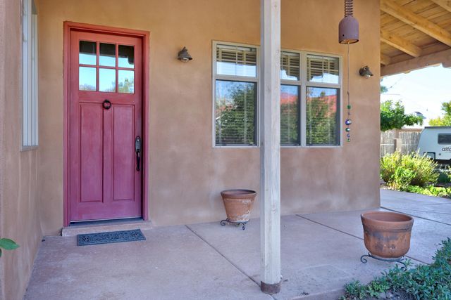 1852 Griegos Road NW, Albuquerque, NM 87107