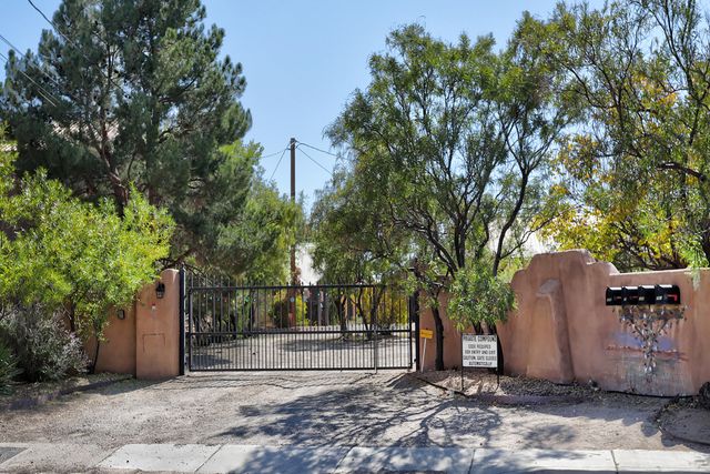1852 Griegos Road NW, Albuquerque, NM 87107