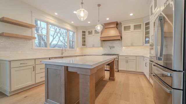 2900 Whispering Brook Lane, Valparaiso, IN 46385