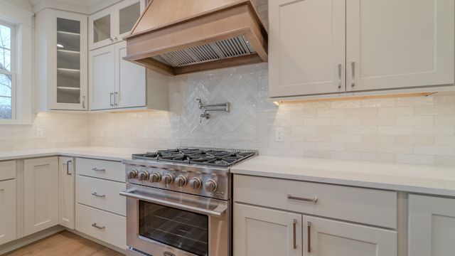 2900 Whispering Brook Lane, Valparaiso, IN 46385