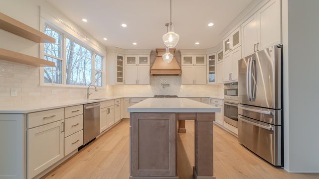 2900 Whispering Brook Lane, Valparaiso, IN 46385