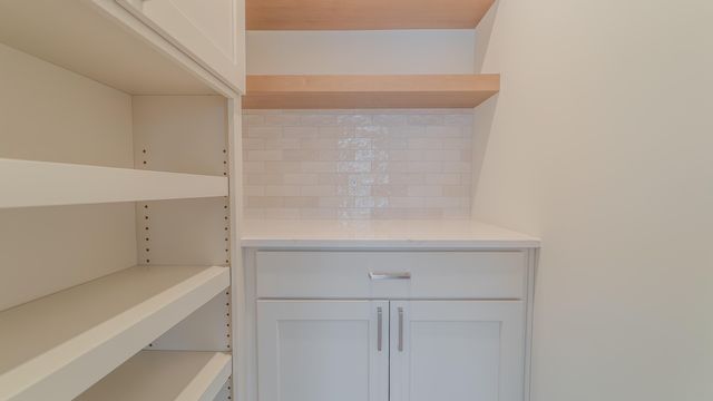 2900 Whispering Brook Lane, Valparaiso, IN 46385