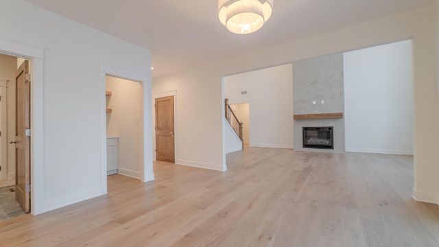 2900 Whispering Brook Lane, Valparaiso, IN 46385