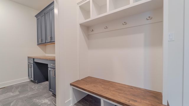 2900 Whispering Brook Lane, Valparaiso, IN 46385