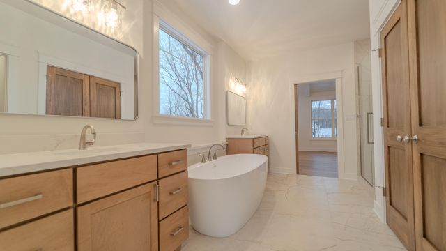 2900 Whispering Brook Lane, Valparaiso, IN 46385