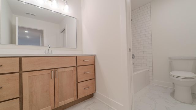 2900 Whispering Brook Lane, Valparaiso, IN 46385