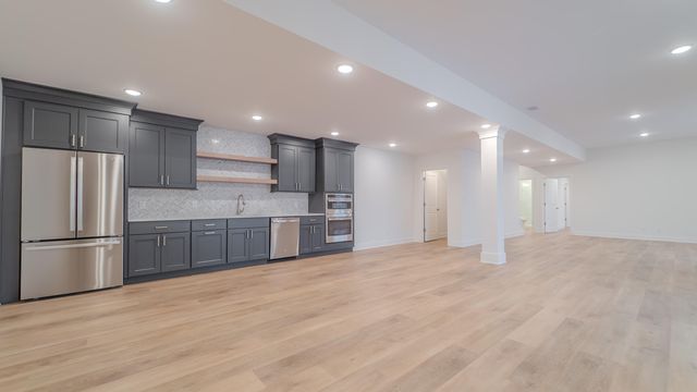 2900 Whispering Brook Lane, Valparaiso, IN 46385