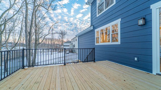 2900 Whispering Brook Lane, Valparaiso, IN 46385