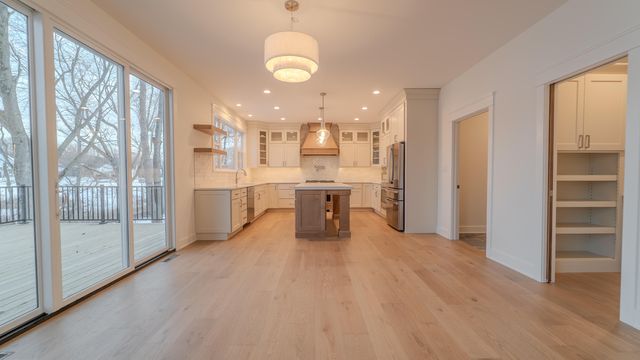 2900 Whispering Brook Lane, Valparaiso, IN 46385