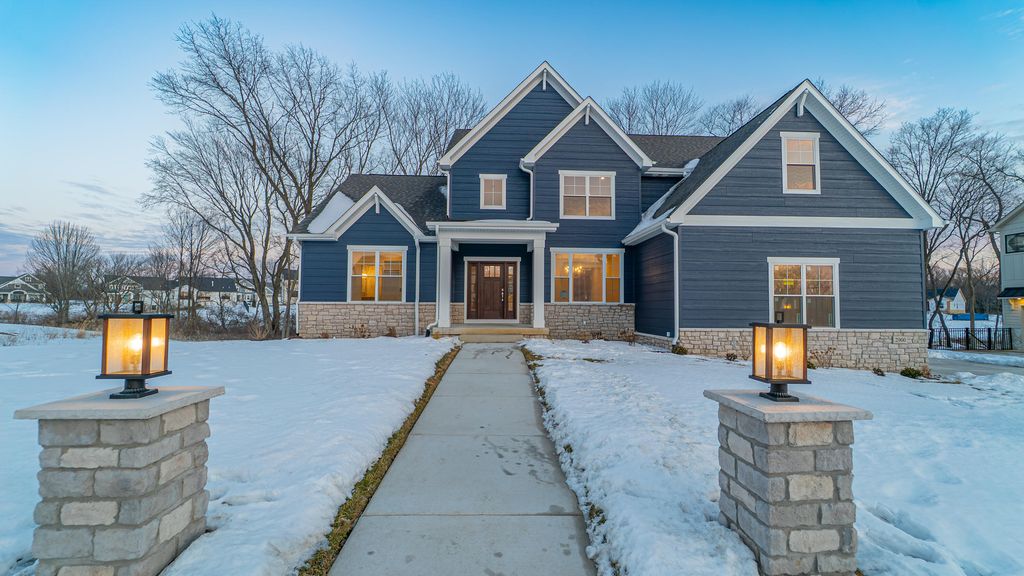 2900 Whispering Brook Lane, Valparaiso, IN 46385