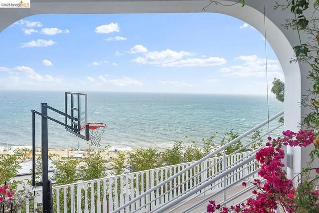 17440 Revello Dr, Pacific Palisades (los Angeles), CA 90272