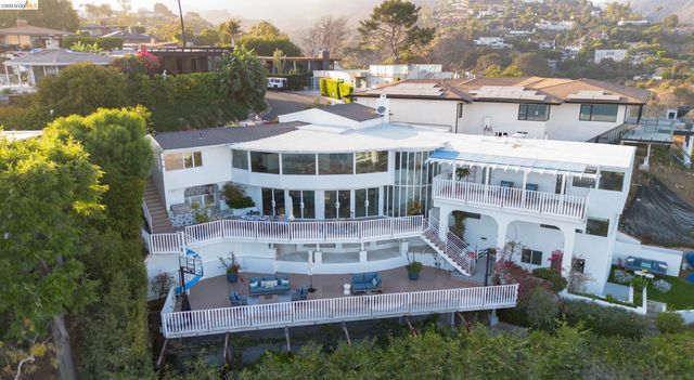17440 Revello Dr, Pacific Palisades (los Angeles), CA 90272