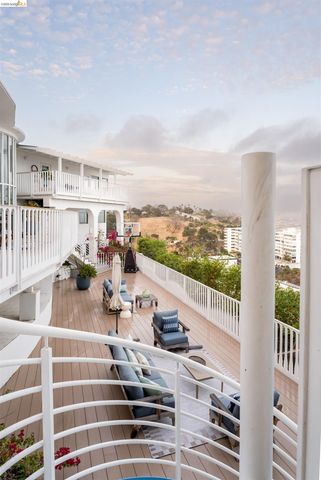 17440 Revello Dr, Pacific Palisades (los Angeles), CA 90272