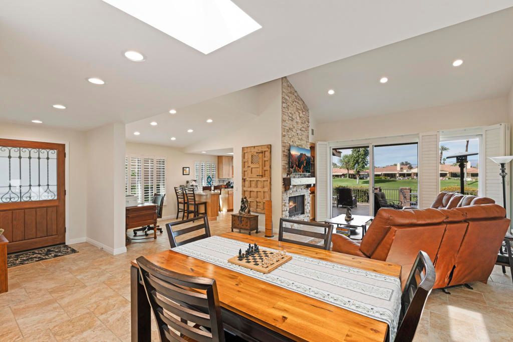 Image 10 of property listing at 262 Castellana S, Palm Desert, CA 92260