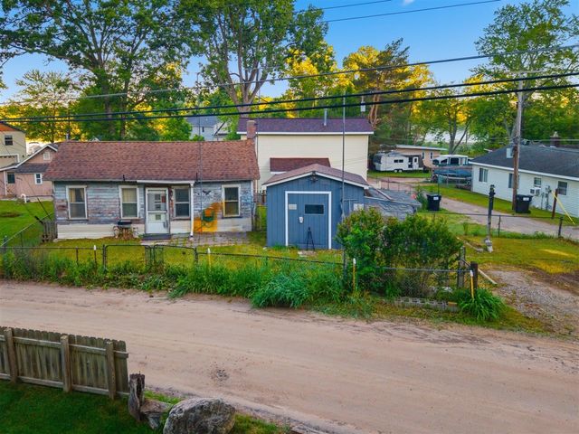 11106 Patterson Lake Drive, Pinckney, MI 48169
