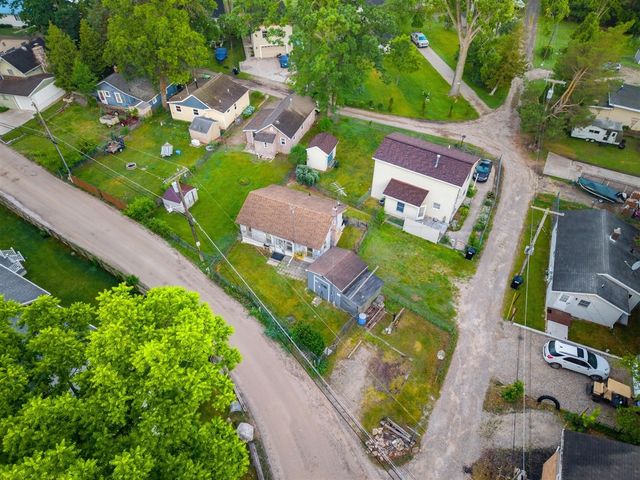 11106 Patterson Lake Drive, Pinckney, MI 48169