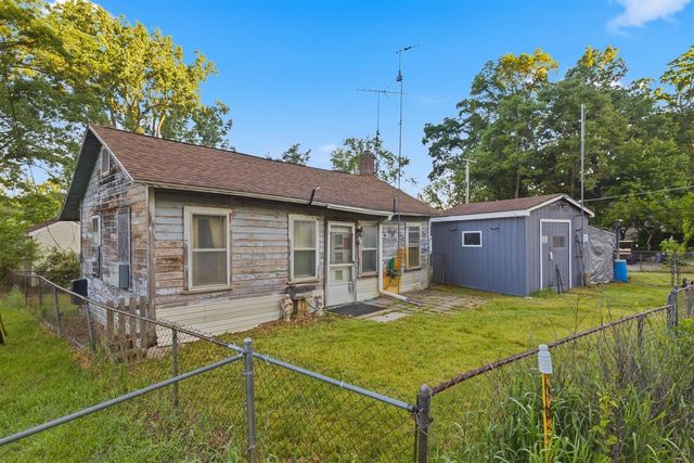 11106 Patterson Lake Drive, Pinckney, MI 48169