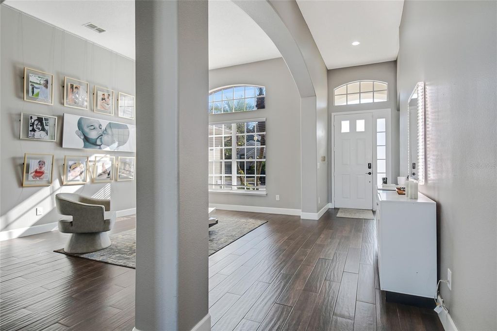 Image 16 of property listing at 13927 MAGNOLIA GLEN CIRCLE, Orlando, FL 32828