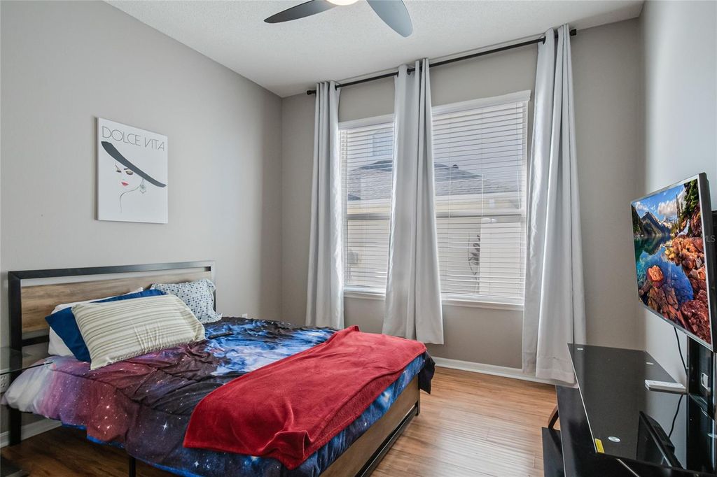 Image 20 of property listing at 13927 MAGNOLIA GLEN CIRCLE, Orlando, FL 32828