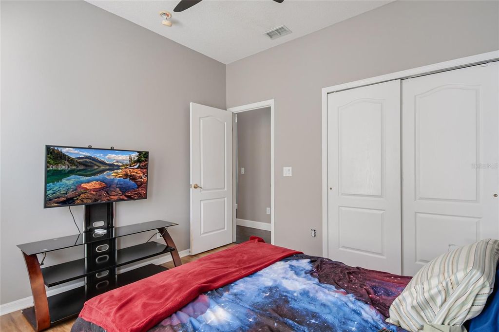 Image 21 of property listing at 13927 MAGNOLIA GLEN CIRCLE, Orlando, FL 32828