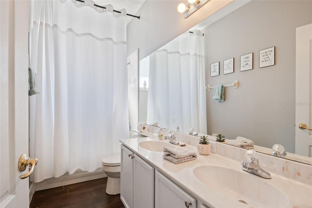 Image 22 of property listing at 13927 MAGNOLIA GLEN CIRCLE, Orlando, FL 32828