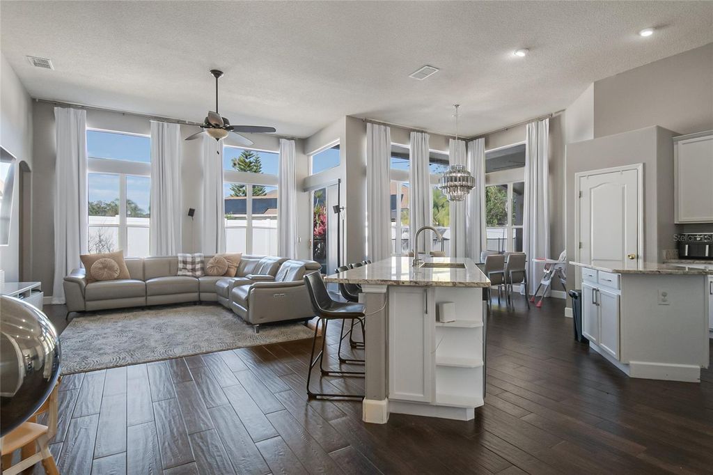 Image 26 of property listing at 13927 MAGNOLIA GLEN CIRCLE, Orlando, FL 32828