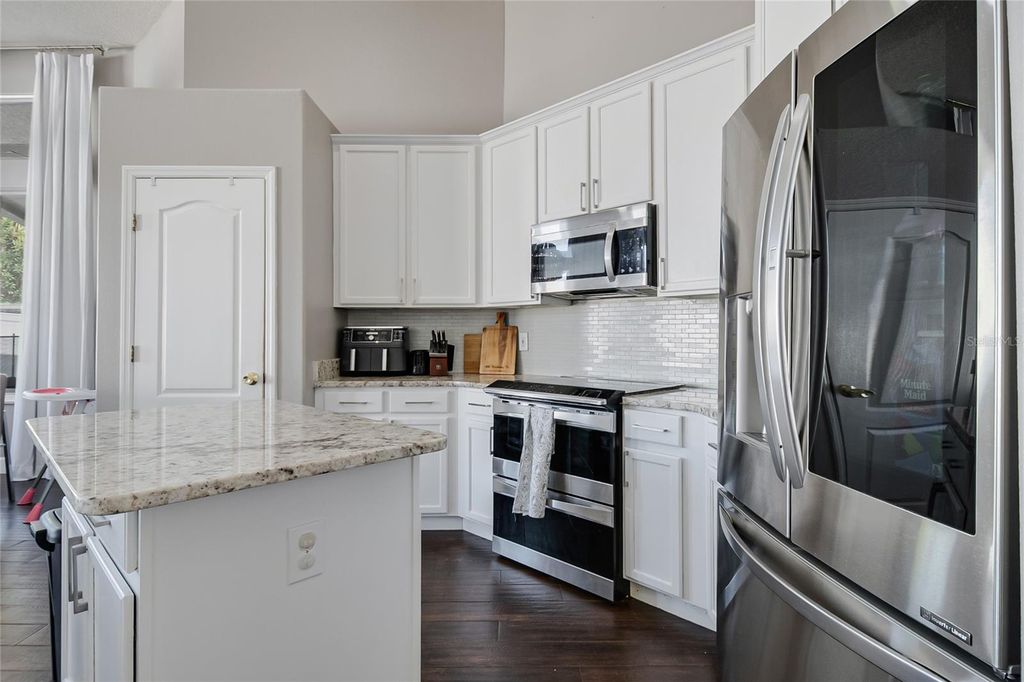 Image 28 of property listing at 13927 MAGNOLIA GLEN CIRCLE, Orlando, FL 32828