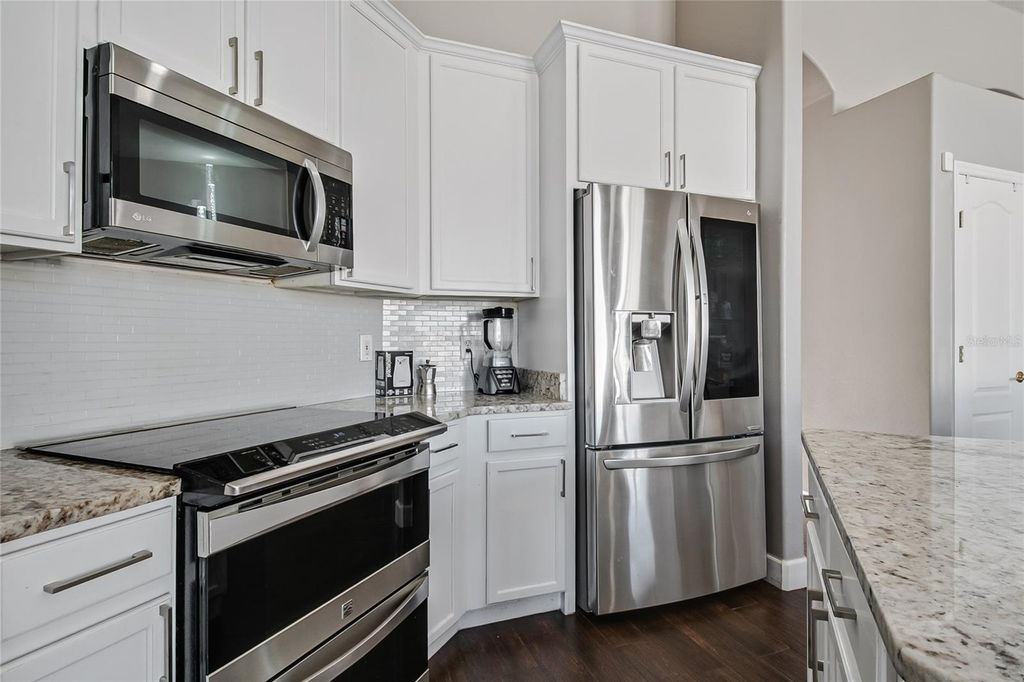 Image 30 of property listing at 13927 MAGNOLIA GLEN CIRCLE, Orlando, FL 32828