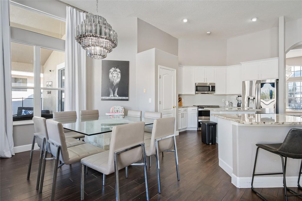 Image 32 of property listing at 13927 MAGNOLIA GLEN CIRCLE, Orlando, FL 32828