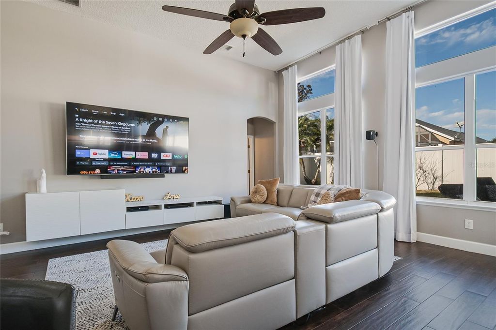 Image 36 of property listing at 13927 MAGNOLIA GLEN CIRCLE, Orlando, FL 32828