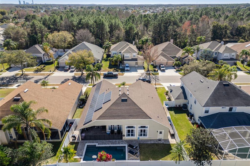 Image 5 of property listing at 13927 MAGNOLIA GLEN CIRCLE, Orlando, FL 32828