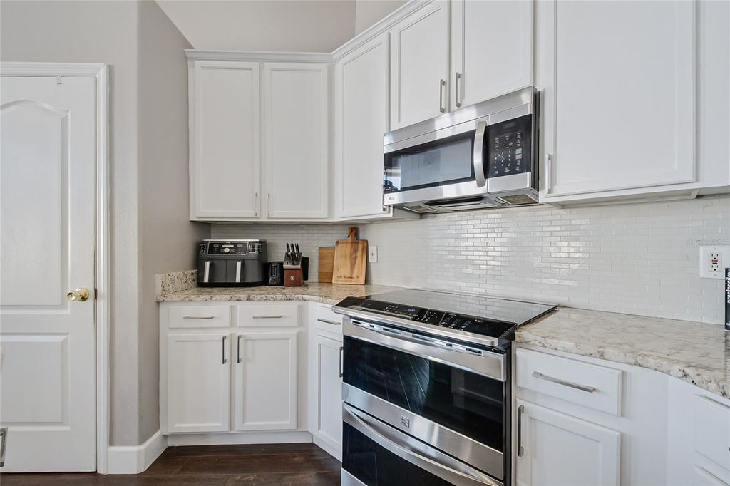 Image 44 of property listing at 13927 MAGNOLIA GLEN CIRCLE, Orlando, FL 32828