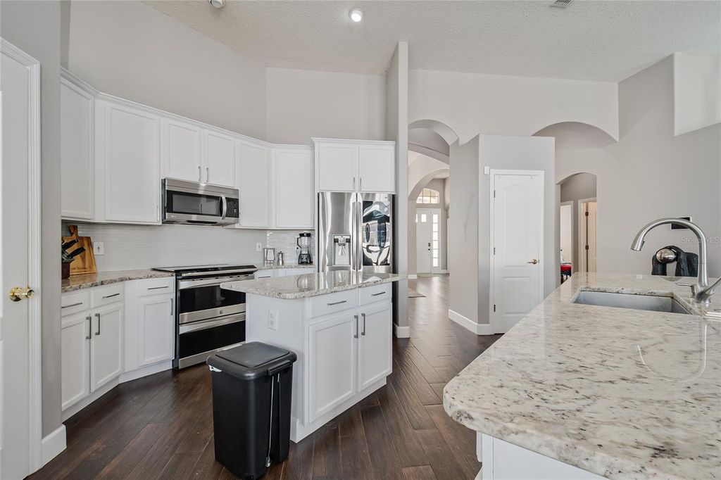 Image 45 of property listing at 13927 MAGNOLIA GLEN CIRCLE, Orlando, FL 32828