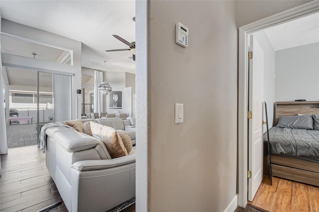 Image 49 of property listing at 13927 MAGNOLIA GLEN CIRCLE, Orlando, FL 32828