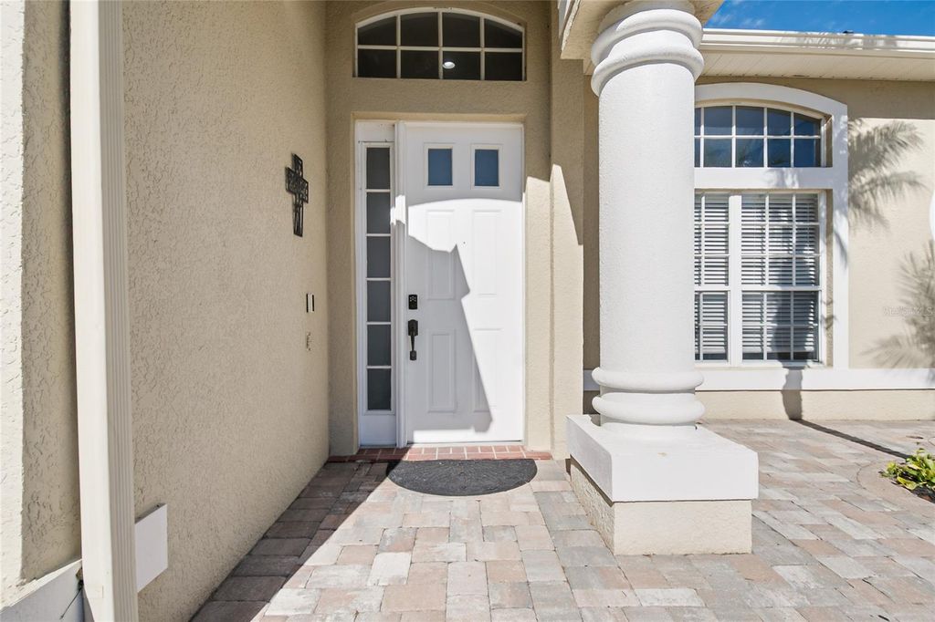 Image 6 of property listing at 13927 MAGNOLIA GLEN CIRCLE, Orlando, FL 32828