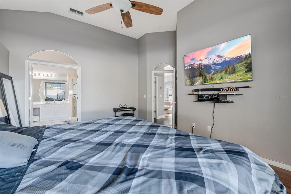 Image 53 of property listing at 13927 MAGNOLIA GLEN CIRCLE, Orlando, FL 32828