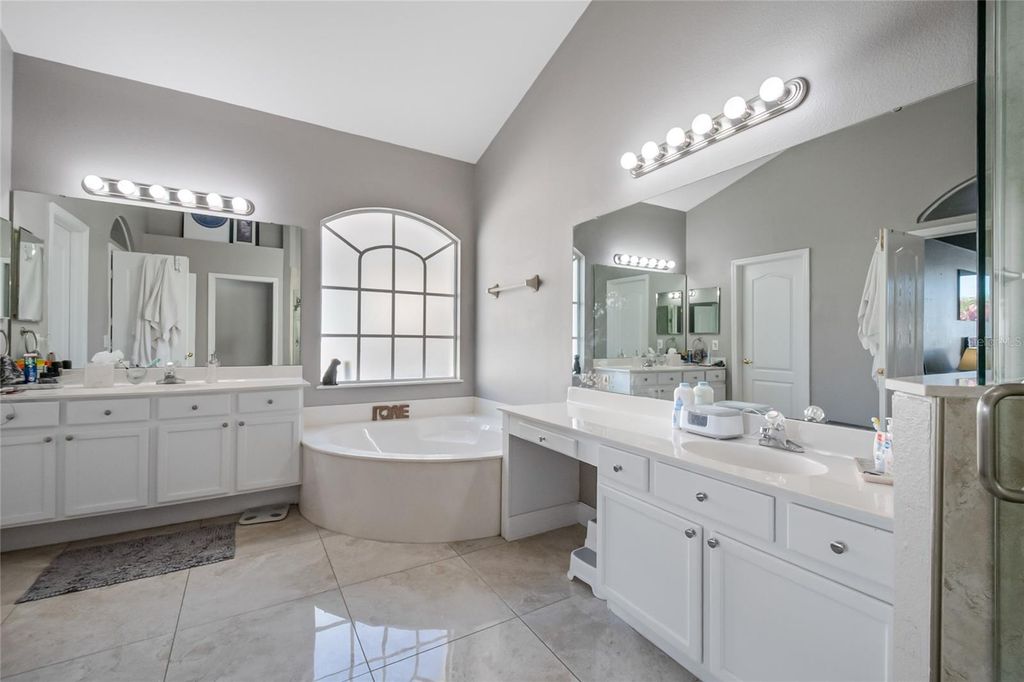 Image 55 of property listing at 13927 MAGNOLIA GLEN CIRCLE, Orlando, FL 32828