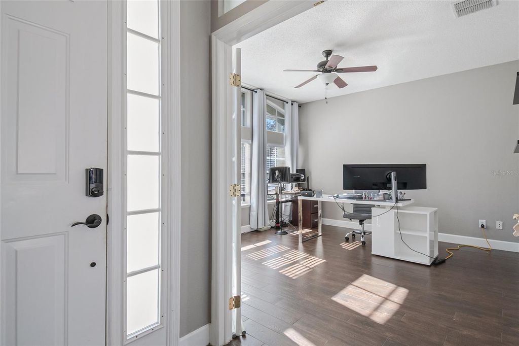 Image 9 of property listing at 13927 MAGNOLIA GLEN CIRCLE, Orlando, FL 32828