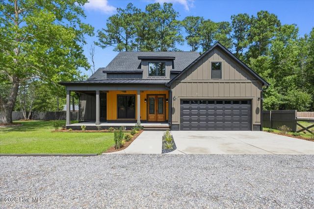 511 Friends Road SE, Leland, NC 28451