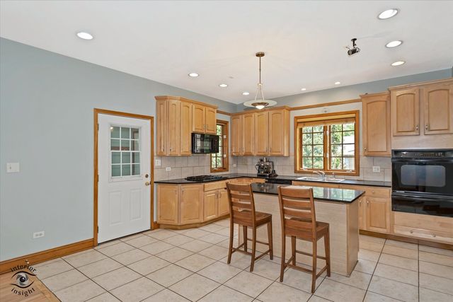 10050 S Damen Avenue, Chicago, IL 60643