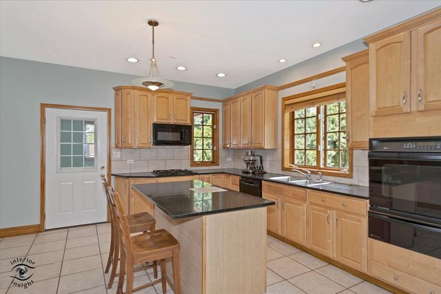 10050 S Damen Avenue, Chicago, IL 60643