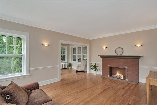 10050 S Damen Avenue, Chicago, IL 60643