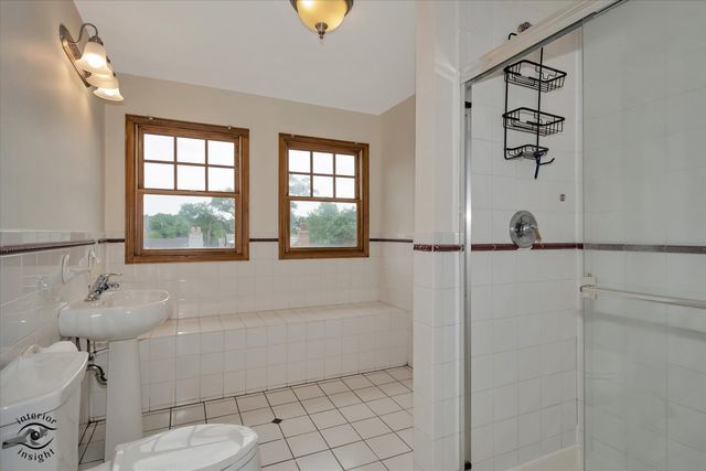 10050 S Damen Avenue, Chicago, IL 60643