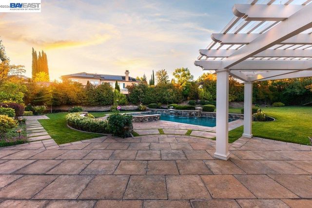 25 Treetop Terrace, Alamo, CA 94507