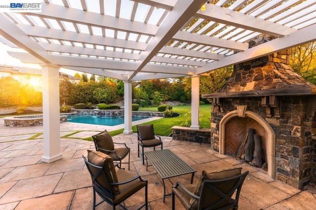 25 Treetop Terrace, Alamo, CA 94507