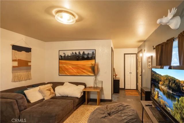 875 Sierra Vista Drive, Twin Peaks, CA 92391