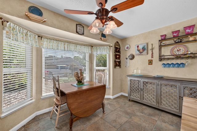 1340 Kingswood Dr, Roseville, CA 95678
