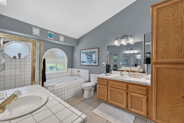 1340 Kingswood Dr, Roseville, CA 95678