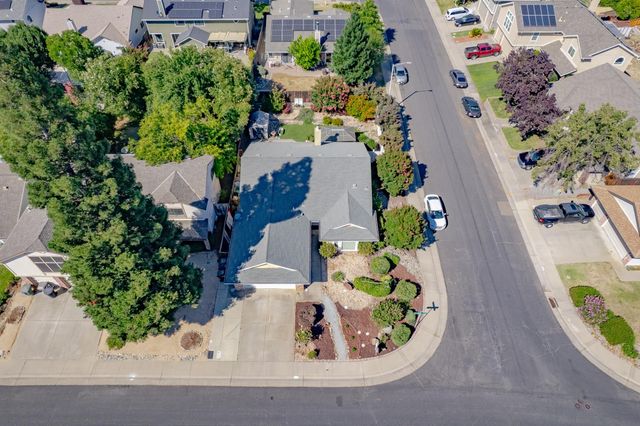 1340 Kingswood Dr, Roseville, CA 95678